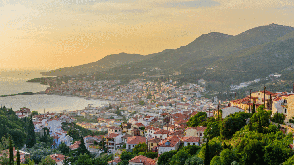 Samos - Blick auf die Bucht von Vathi in der Abenddämmerung