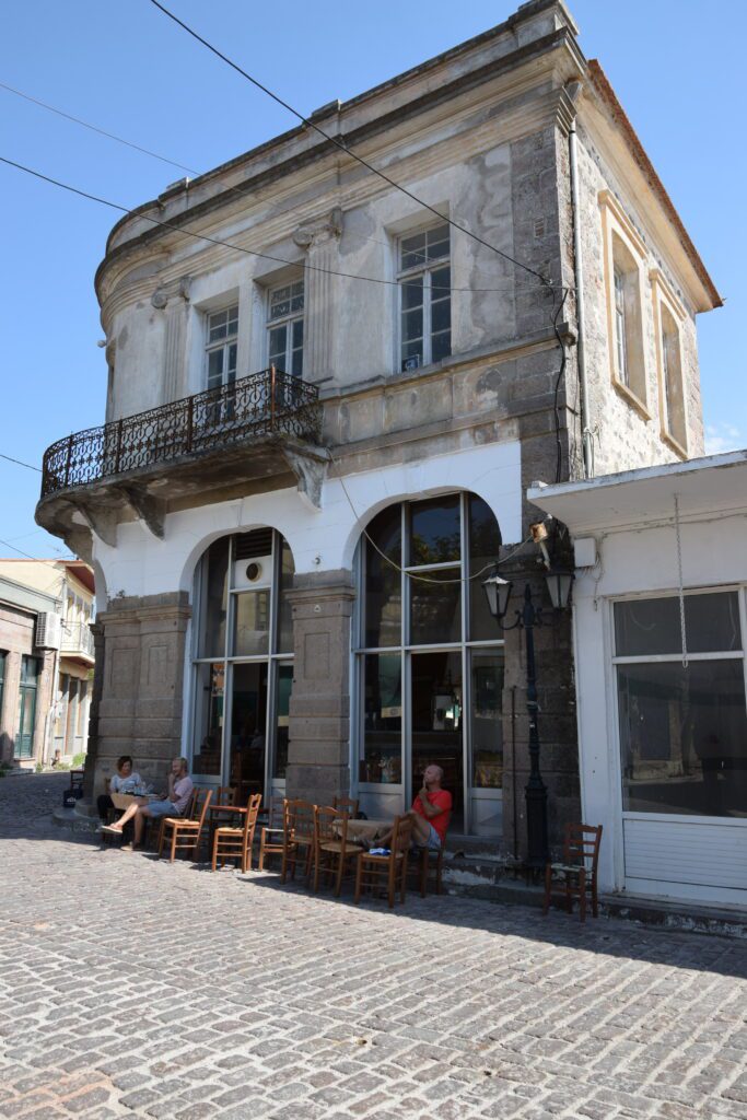 - Ein klassisches, historisches Kafenion auf Lesbos