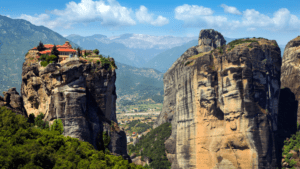 Meteora-Klöster Griechenland Panorama im Dunst