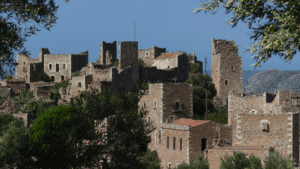 Mani - Die verlassenen Wohntürme des Geisterdorfs Vathia auf der Halbinsel Mani.