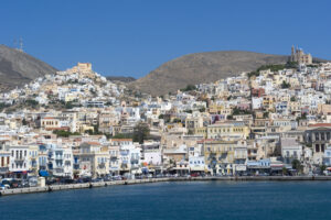 Blick auf Ermoupoli und Ano Syros auf der griechischen Insel Syros